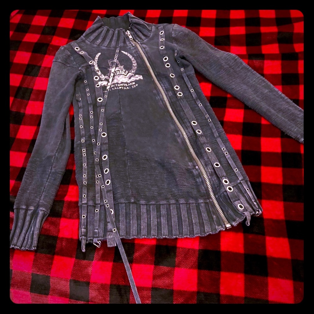 Salvage graphic sweater w thick zipper & grommets